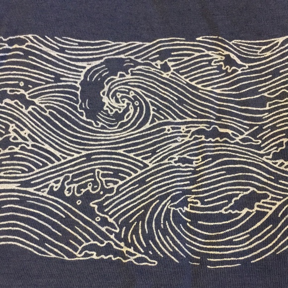 Rolling Ocean Waves Mens Shortsleeved Tee Size Medium Soft Wash Old Navy Resale - Picture 2 of 13